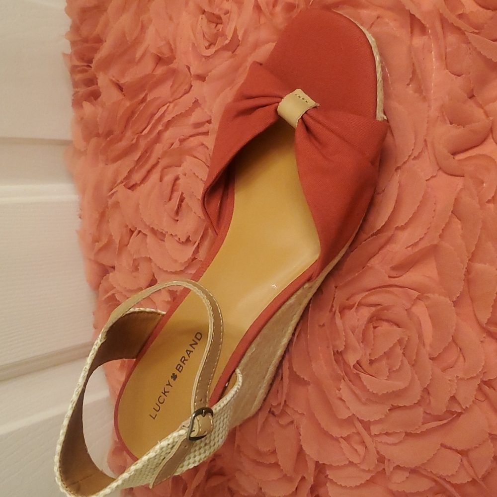 Lucky Brand Macrimay wedge sandals SZ10